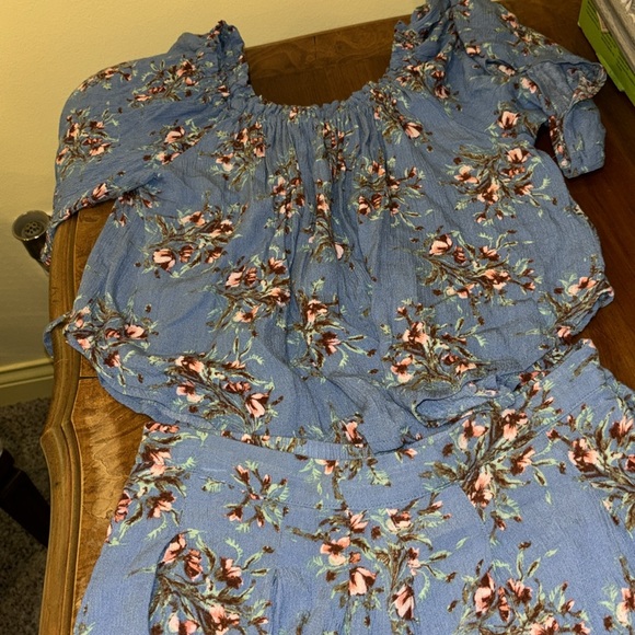 Clothing - Picture 2 of 7